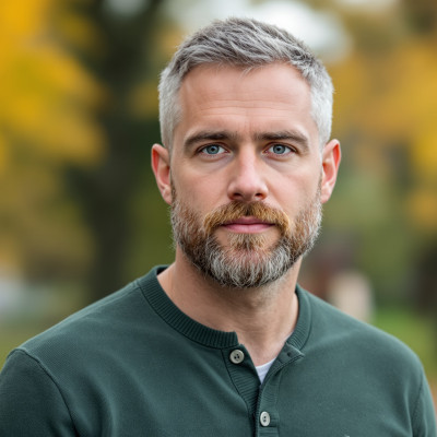 Lukas B.